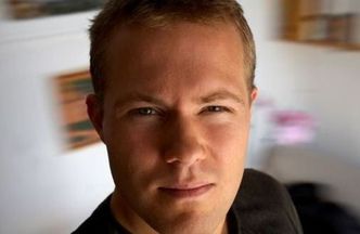 "Sprzedam zbędny dyplom z politologii"