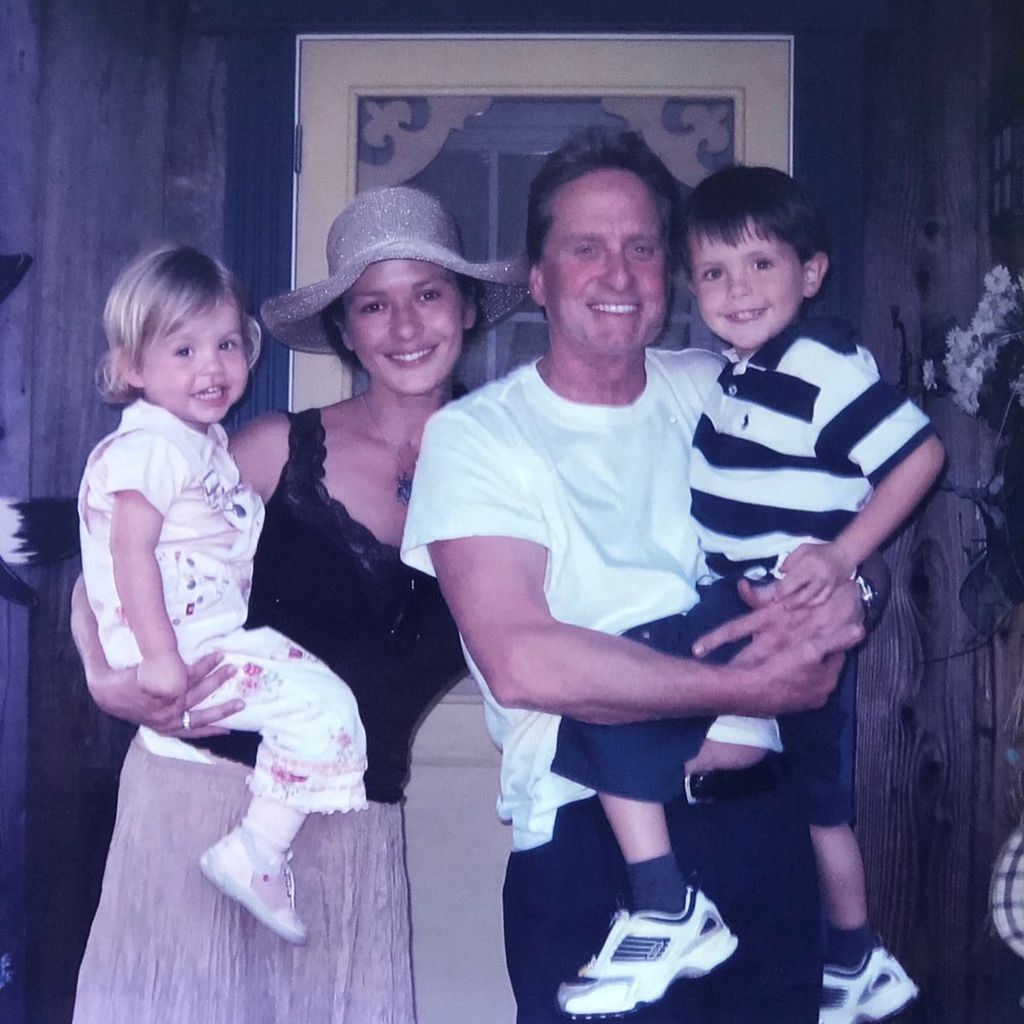 Catherine Zeta-Jones i Michael Douglas z dziećmi