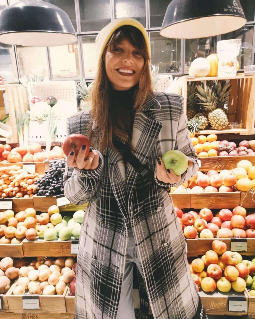 Anna Lewandowska w stylowym płaszczu