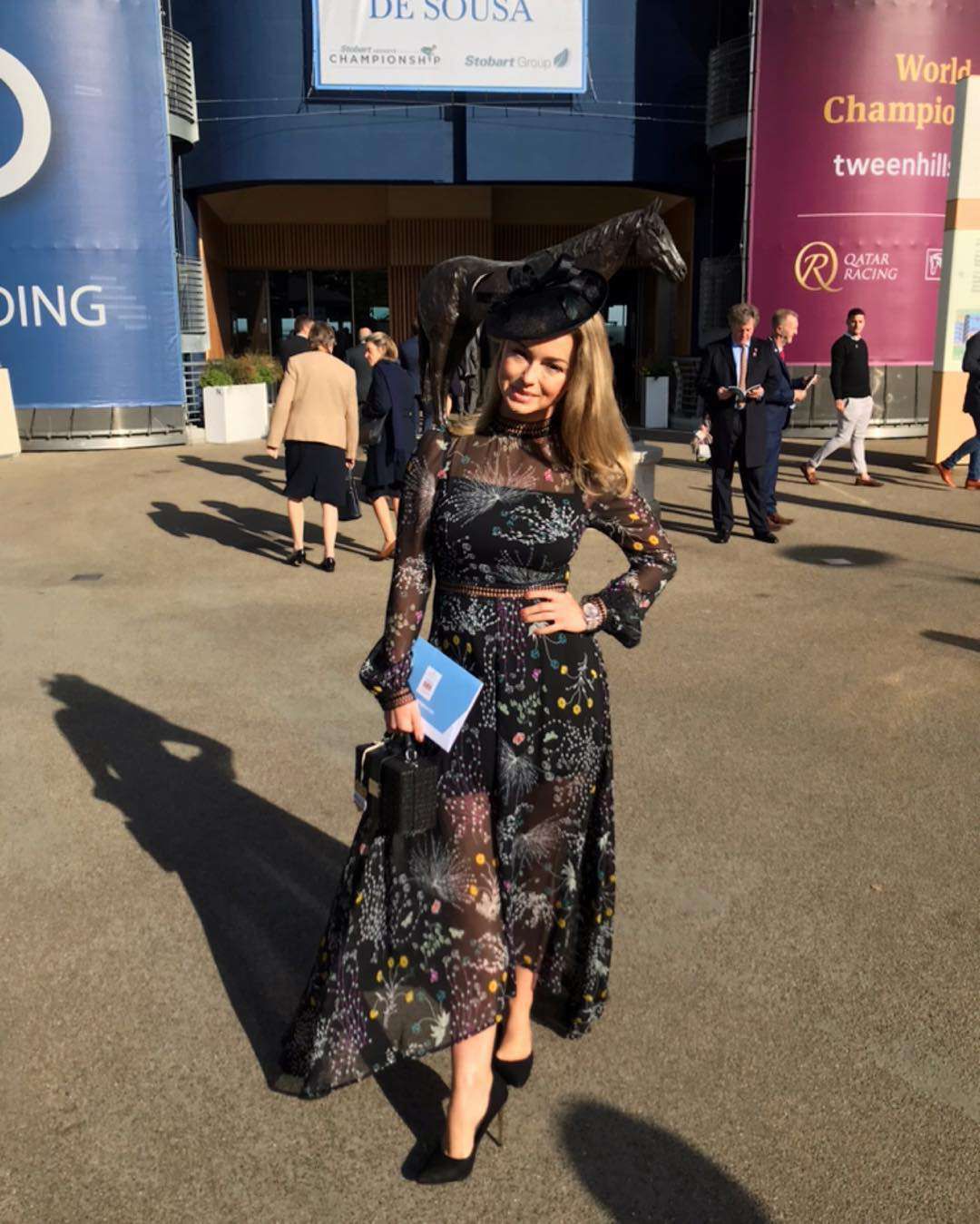 Ola Jordan na Ascot z koniem na głowie