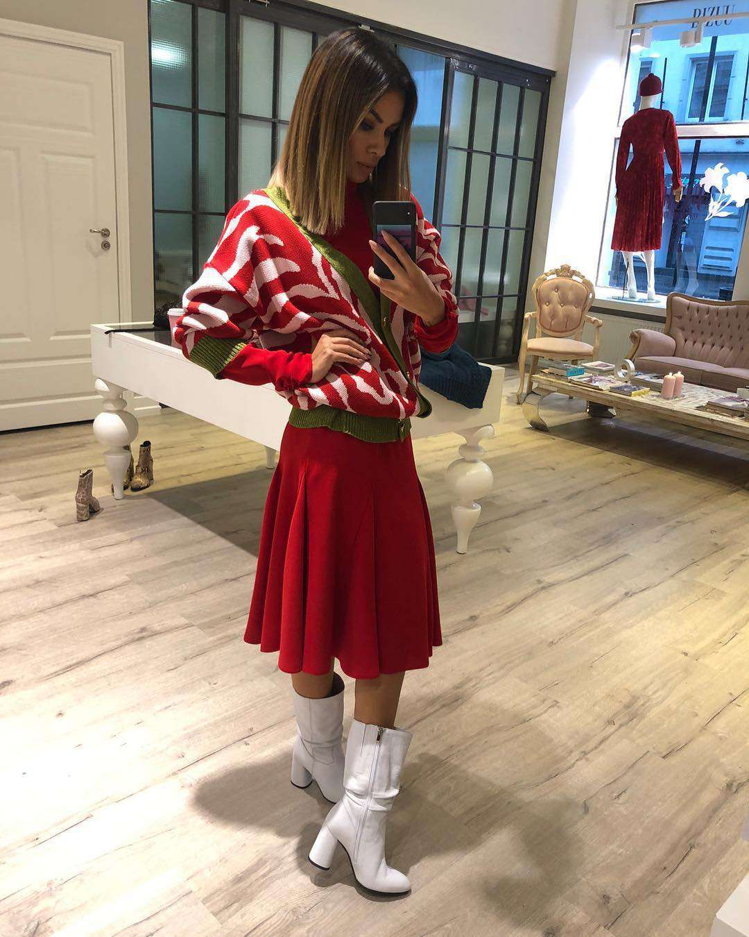 Natalia Siwiec – stylizacja nr 1 na parapetówkę Pasażu Tesco w Krakowie