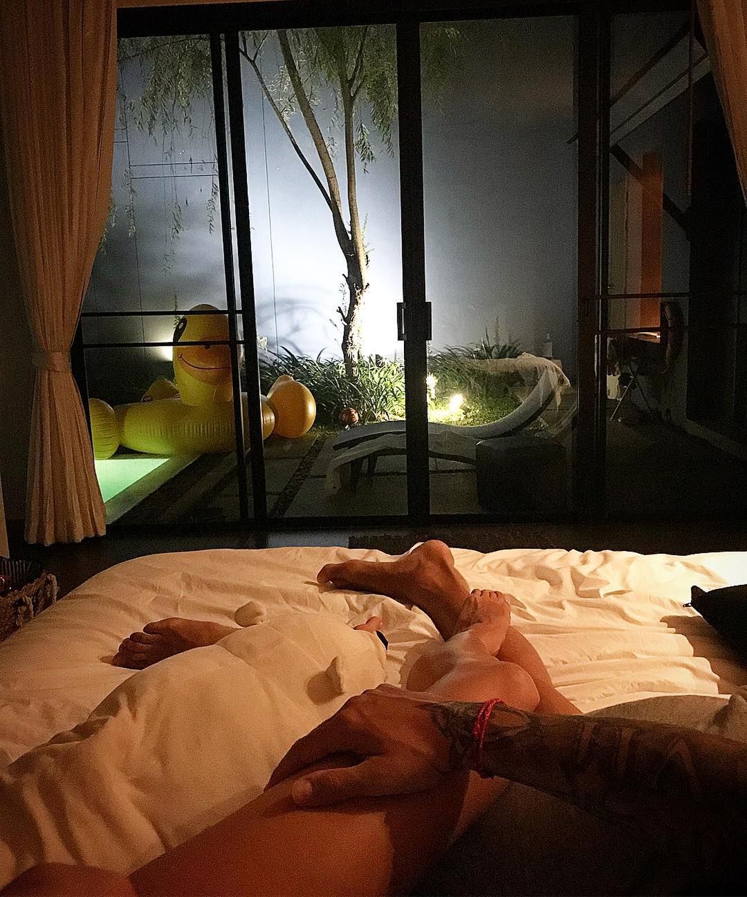 Małgorzata Rozenek w łóżku z Radosławem