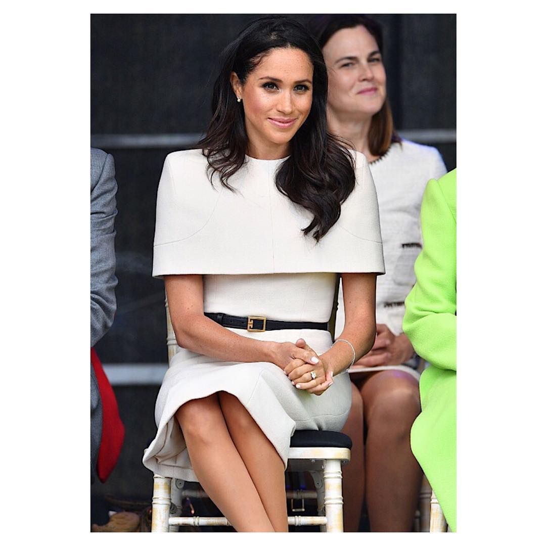 Suknia Meghan Markle poprawiona na Photoshopie