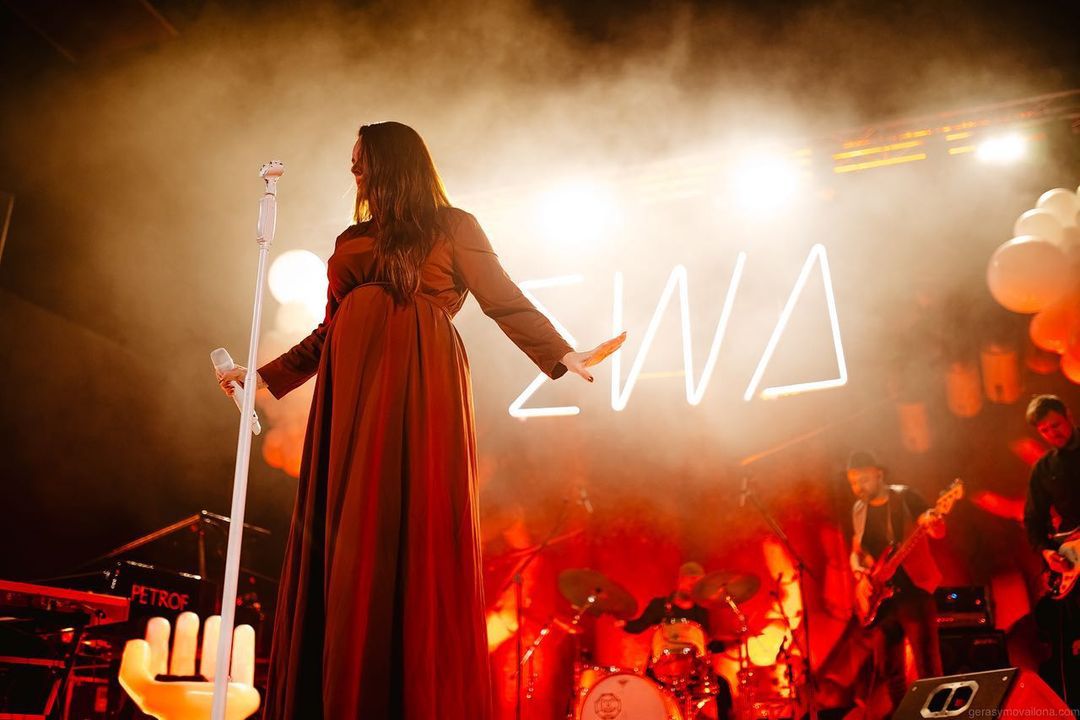 Koncert ciężarnej Ewy Farnej