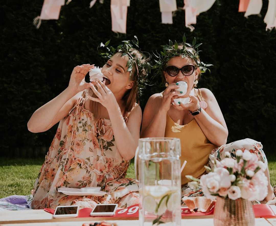 Agnieszka Kaczorowska wyprawiła ogrodowe baby shower w Dniu Matki!