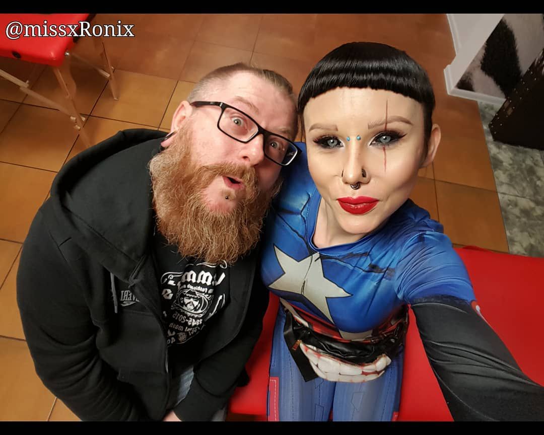 Veronica - "Miss xRonix" Blades od 16 roku życia zmienia swoje ciało