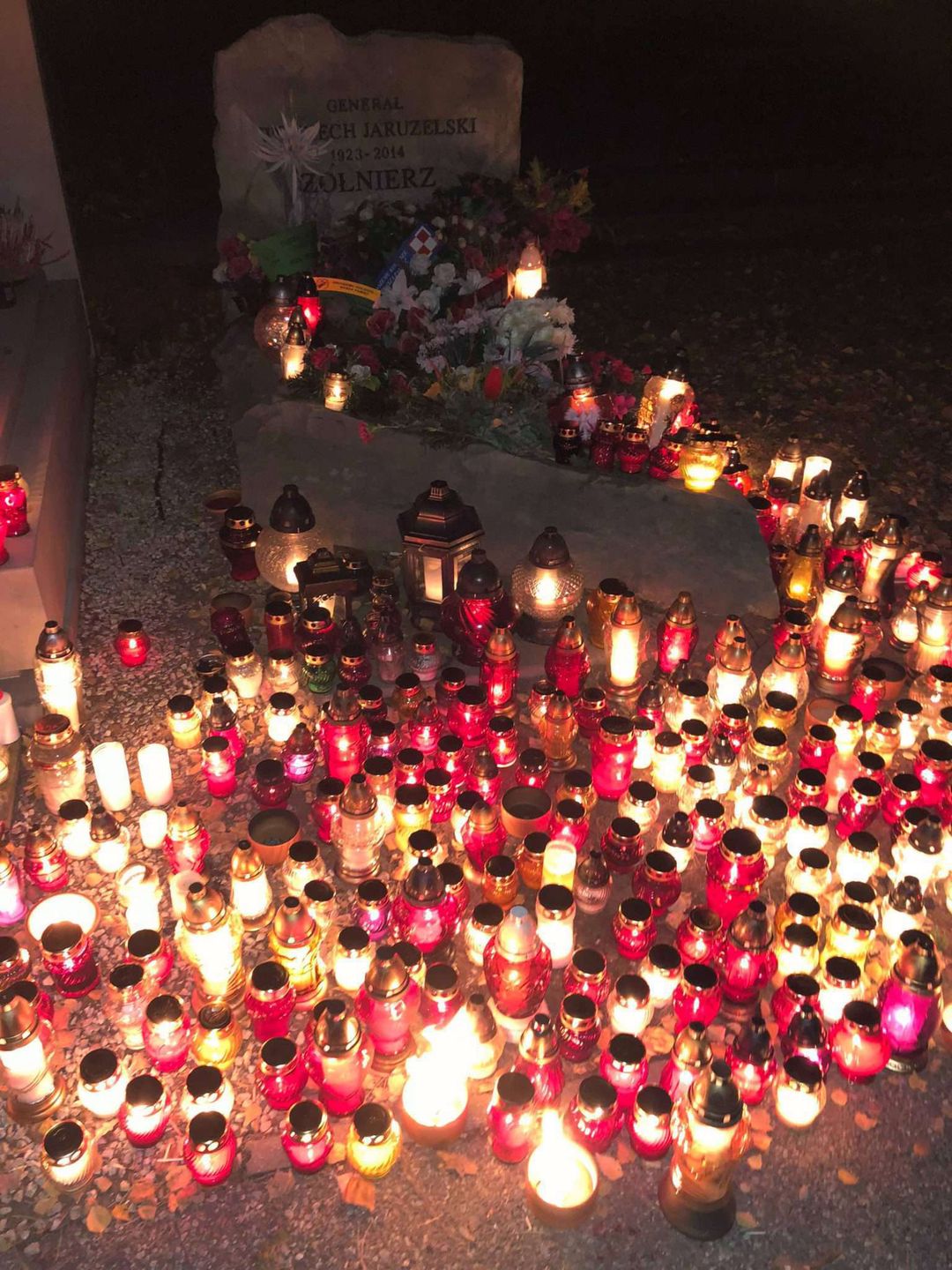 Grób Wojciecha Jaruzelskiego (żołnierz) – 1 listopada