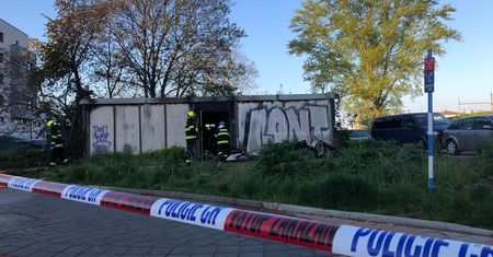Tragedia w Brnie: Pożar w barakach budowlanych pochłania życie osób bezdomnych”
