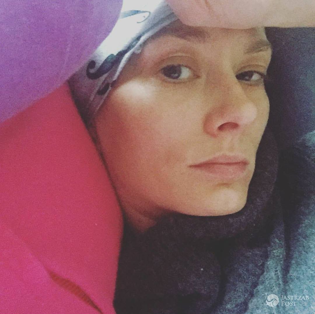 Anita Sokołowska leży chora w łózku - Instagram