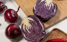 Zupa krem z czerwonej kapusty - co to jest, właściwości czerwonej kapusty, przepis na zupę krem