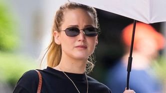 Jennifer Lawrence paraduje po ulicy z odsłoniętym brzuchem sześć miesięcy PO PORODZIE (ZDJĘCIA)