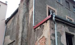 Międzybórz. 38-latka zmarła w mieszkaniu. Znana przyczyna tragedii