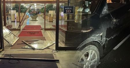Wjechał autem do hotelu. Szybki wyrok i wysoka kara