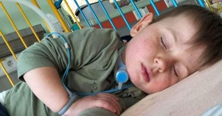 Wiktor ma tylko połowę serduszka i walczy o życie. Mama chłopca błaga o pomoc