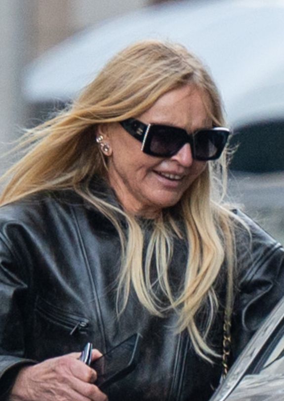 Monika Olejnik parkuje na kopercie w centrum Warszawy