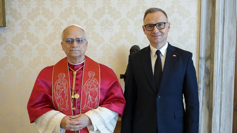 A handout picture provided by the Vatican Media shows Pope Leo XIV (L) meeting Polish President Andrzej Duda (R) during an audience in Vatican City, 03 July 2025. EPA/VATICAN MEDIA HANDOUT HANDOUT EDITORIAL USE ONLY/NO SALES Dostawca: PAP/EPA.