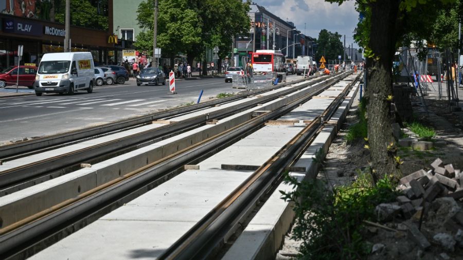 Śląskie. W Częstochowie po raz pierwszy przy budowie torowiska zastosowano powierzchnię, która będzie działać antysmogowo.