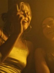 Charli xcx odwiedziła "Warszawkę". Żeby zrozumieć "Erupcję" trzeba być Polakiem? [RECENCJA]