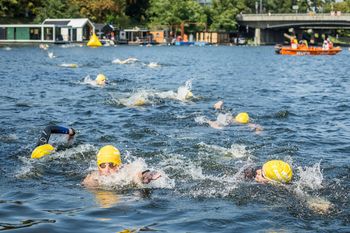 Bydgoszcz: Woda Bydgoska 2025. Amatorzy pływania opanowali Brdę