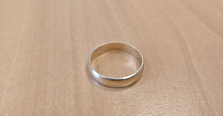 Kilka godzin wcześniej policjanci ostrzegli go o zakazie. Potem spotkali go za kierownicą z blisko 2 promilami