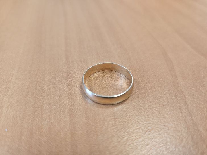 Kilka godzin wcześniej policjanci ostrzegli go o zakazie. Potem spotkali go za kierownicą z blisko 2 promilami