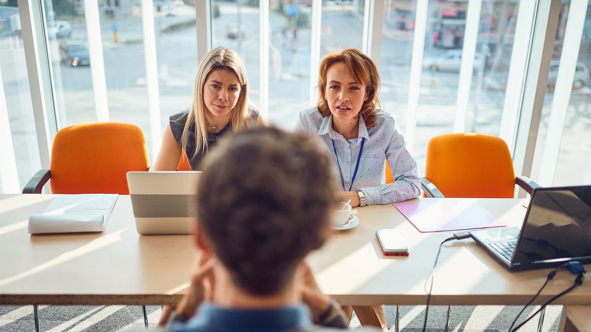 Zanim zostaniemy zaproszeni na rozmowę o pracę, nasze CV musi przejść przez sito rekruterów