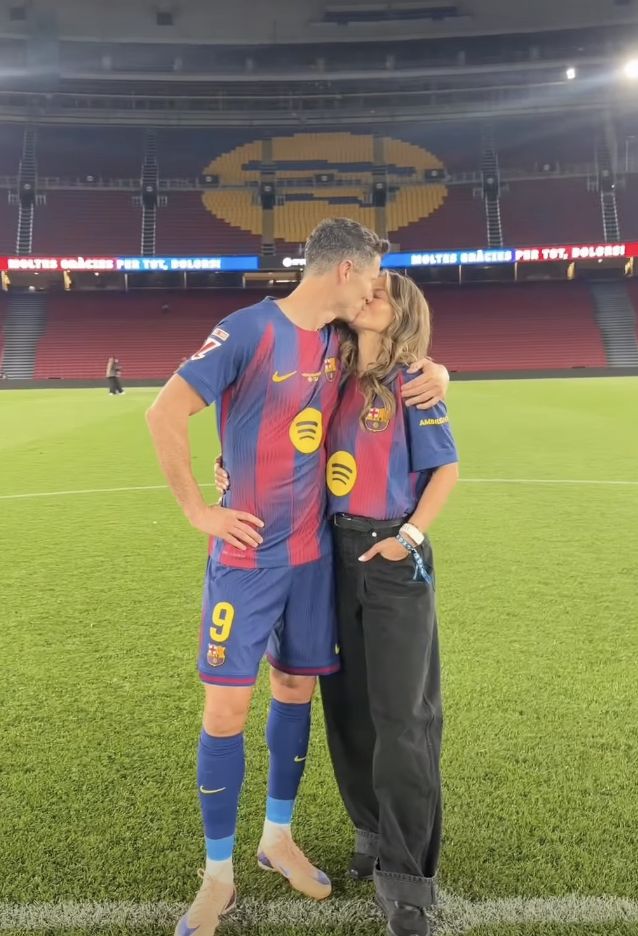 Anna I robert Lewandowscy na pustym Camp Nou