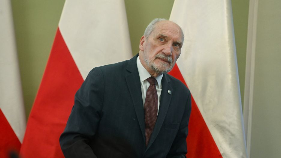 Warszawa, 30.10.2024. Poseł PiS Antoni Macierewicz podczas konferencji prasowej w Sejmie w Warszawie, 30 bm. Konferencja dot. raportu z prac komisji ds. badania wpływów rosyjskich i białoruskich. (ad/mr) PAP/Piotr Nowak