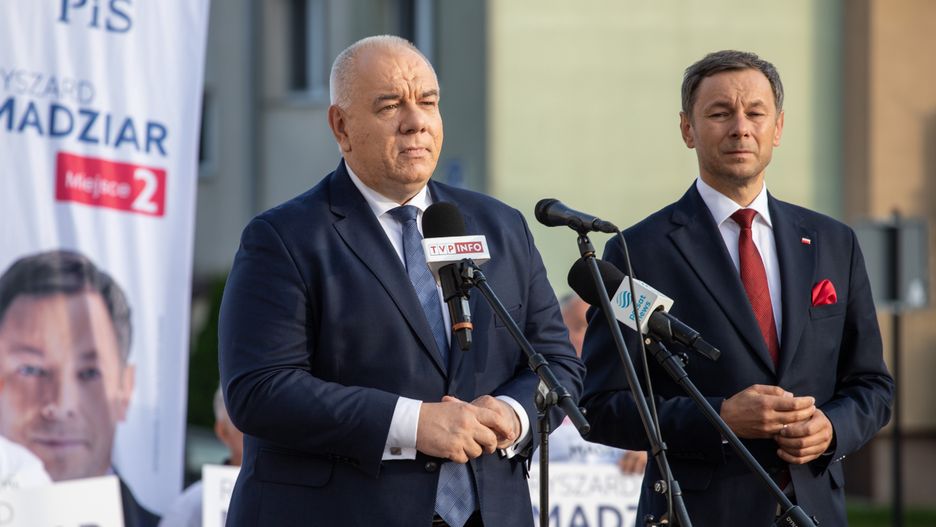 Jacek Sasin mocno wspierał Ryszarda Madziara w kampanii przedwyborczej na Lubelszczyźnie. Na zdjęciu konferencja PiS we Włodawie w październiku 2023 r.