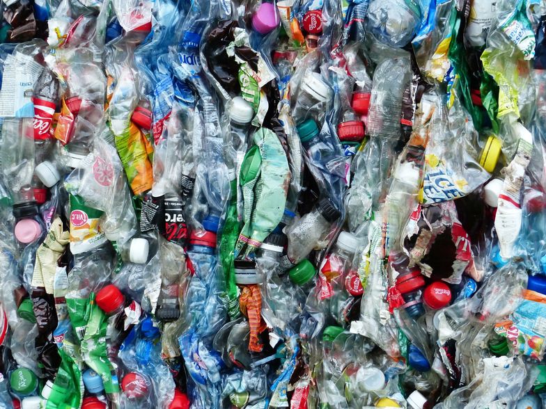 Będzie system kaucyjny za butelki plastikowe. Rząd przyspiesza prace
