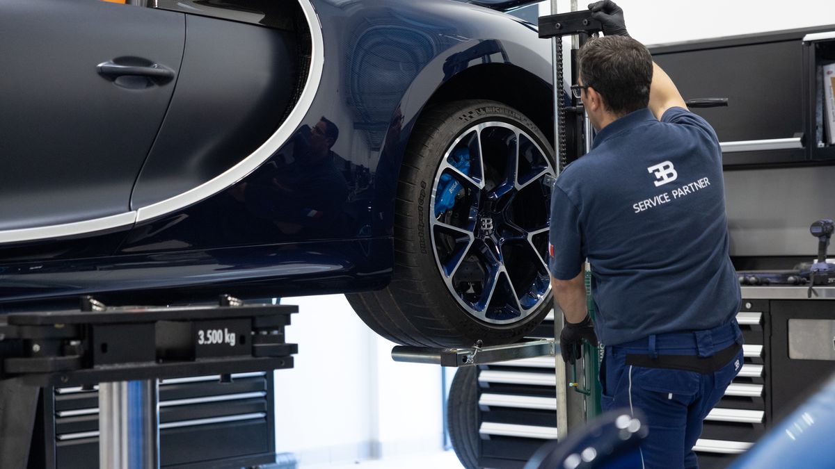 Serwis obsługuje nowy model chiron oraz starsze veyron i EB110