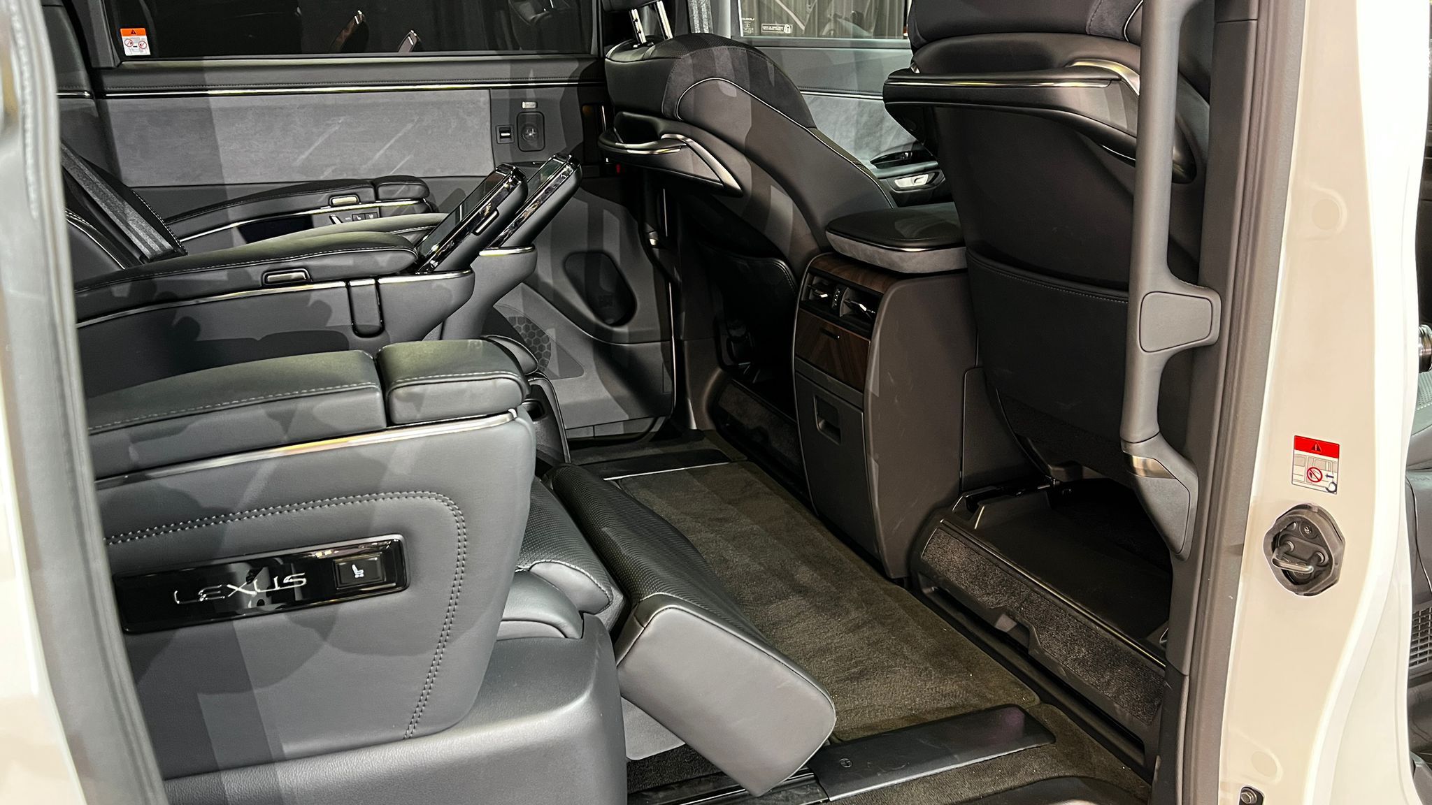 Lexus LM