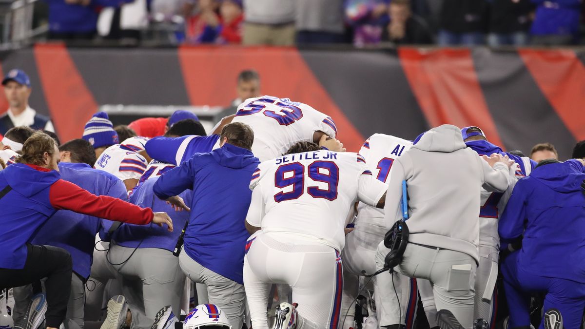 Damar Hamlin walczy o życie