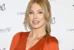 Karolina Pajączkowska kusi nawet w święta. Odsłoniła nogi