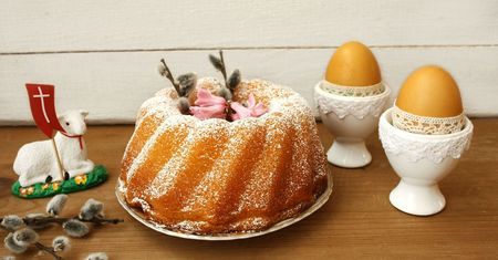 Babka na Wielkanoc będzie puszysta i wilgotna. Wypróbuj najlepszy przepis
