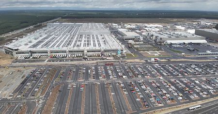 Tesla wstrzymuje produkcję w Niemczech. Powód zaskakuje