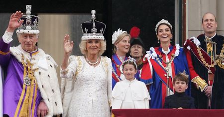 Historyczny moment: Karol i Camilla pierwszy raz na balkonie już jako KRÓL I KRÓLOWA! Towarzyszyli im m.in. Kate i William (ZDJĘCIA)