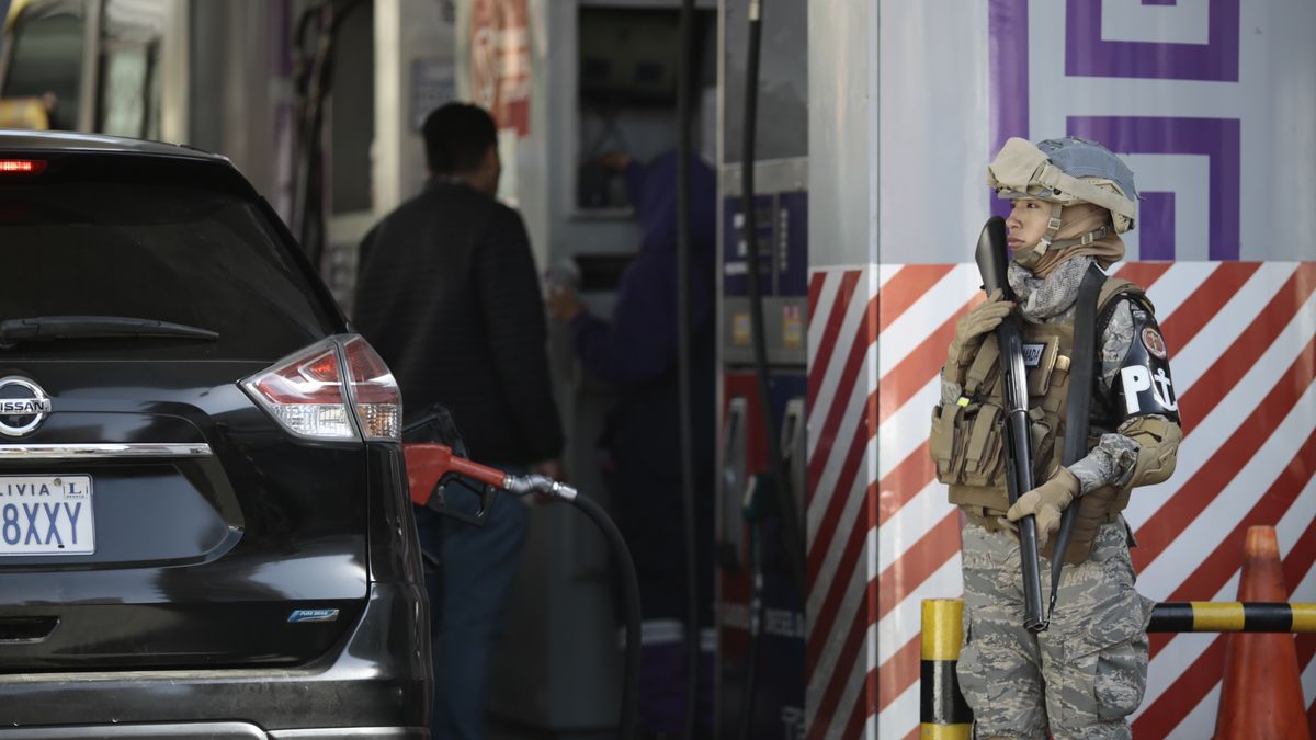 Bolivian Military Guard Fuel Stations To Prevent Smuggling
LA PAZ, BOLIVIA - JUNE 12: Military officers stand guard at a gas station to control the sale of gasoline on June 12, 2024 in La Paz, Bolivia. While social protests over the lack of dollars and rising food costs continue, the Bolivian Armed Forces control gas stations in the main cities in an effort to stop the misappropriation of diesel and gasoline. (Photo by Gaston Brito/Getty Images)
Gaston Brito