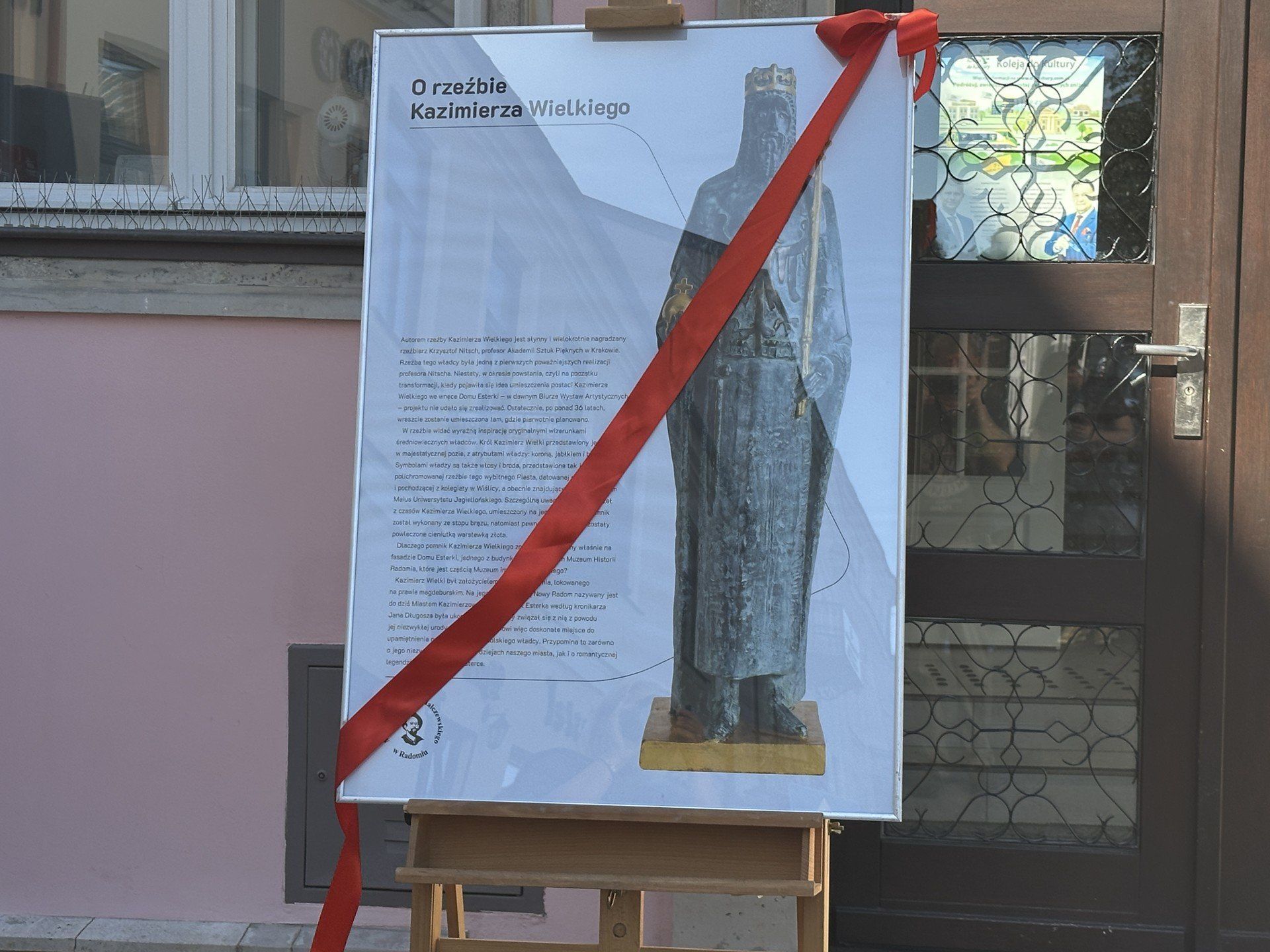Figurka Kazimierza Wielkiego pojawiła się na Domu Esterki.