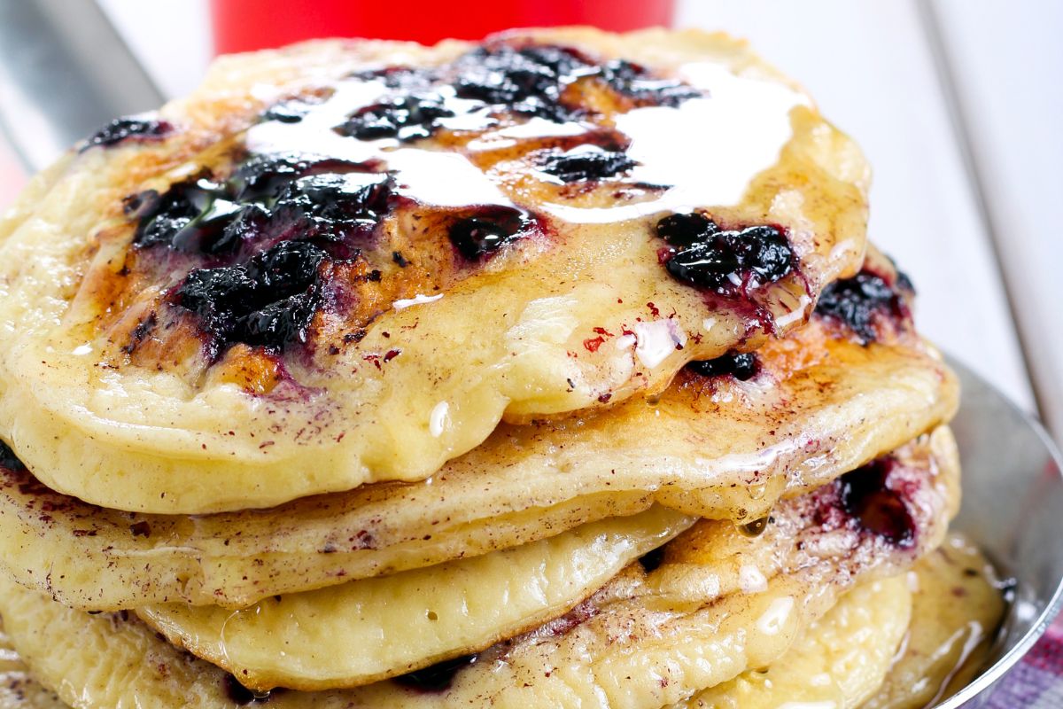 Pancakes with blueberries are an idea for a nutritious breakfast