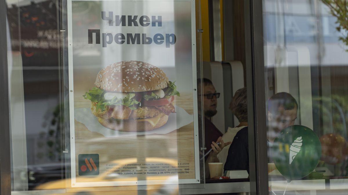 MOSCOW, RUSSIA - JUNE 12: A view of former US fast food-chain McDonald's restaurant during its reopening under a new name Vkusno i Tochka, which translates as "Tasty, period in Moscow, Russia on June 12, 2022. The burger giant had suspended operations of all its 850 restaurants in Russia over the war in Ukraine in March, and announced a full exit in May. The chain was sold to businessman Oleg Govor, a local licensee since 2015, who now plans to reopen all its restaurants by the end of summer and expand the new brand to 1,000 locations across the country within two years. (Photo by Evgenii Bugubaev/Anadolu Agency via Getty Images)