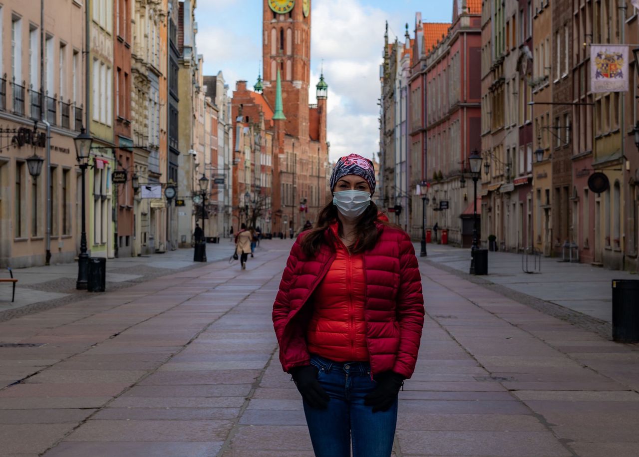 Koronawirus w Polsce. Żółta strefa w całym kraju. Co to oznacza dla turystów?
