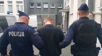 Mężczyzna poraniony nożem we własnym mieszkaniu. Napastnik się pomylił