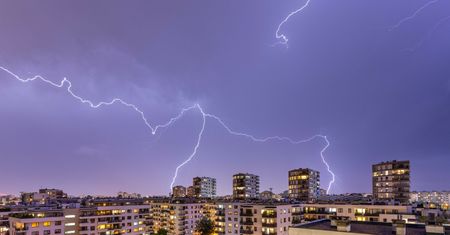 Ulewne deszcze, gwałtowne burze i trąby powietrzne w Polsce. "Będzie tylko gorzej"