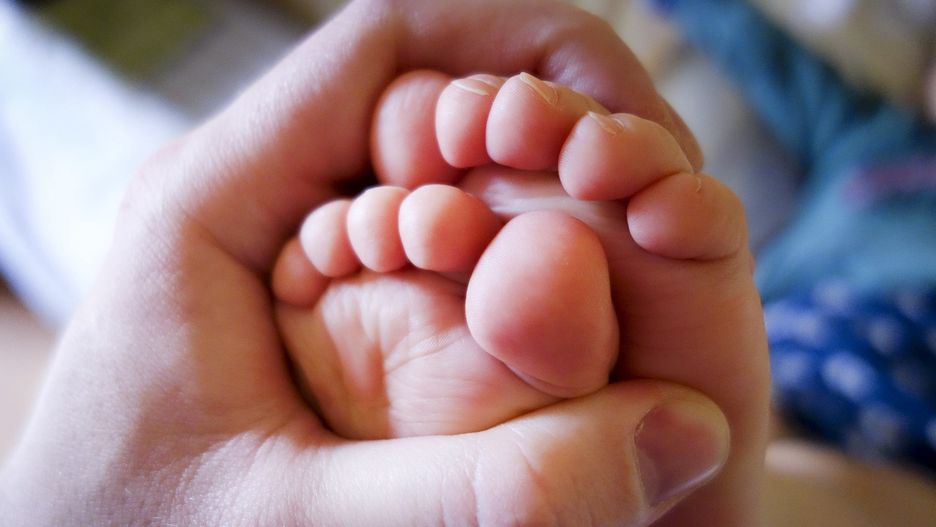 Warszawa. Znaleziona w Oknie Życia dziewczynka czuje się dobrze