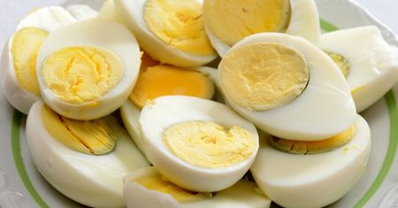 Trwa 2 tygodnie. Takie są efekty jedzenia 6 jajek dziennie