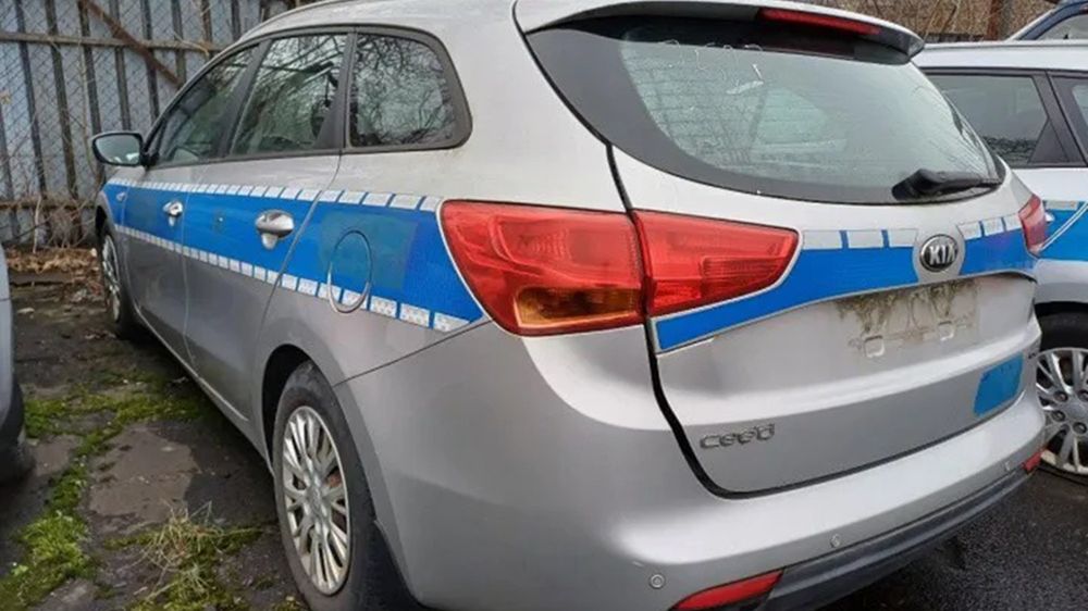 Radiowóz przeznaczony na sprzedaż po wycofaniu ze służby