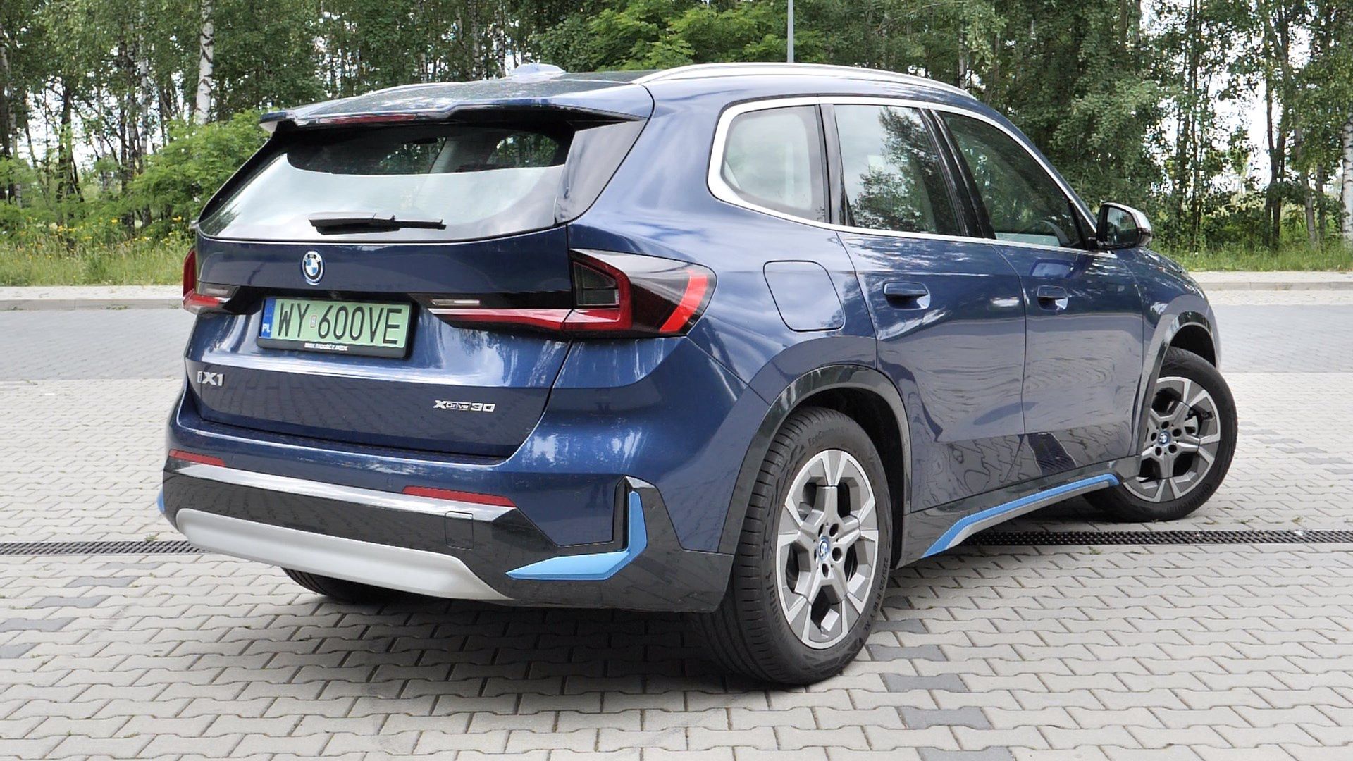 BMW iX1