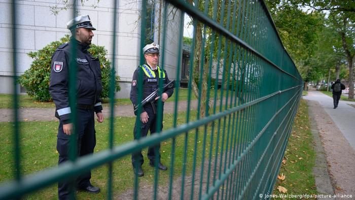 Niemcy. Atak przed synagogą. "Antysemicki akt terroru"