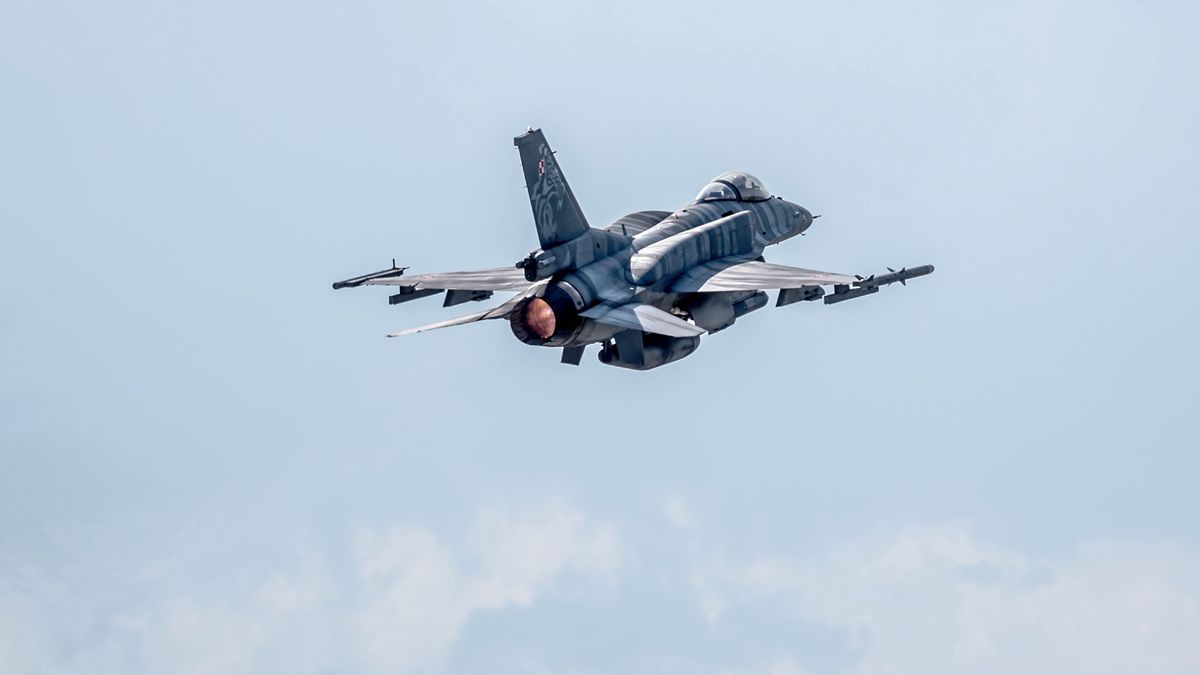 trening
Grzegorz Micha�owski
baza, �wiczenia, F-16, pilot piloci, poligon, trening, wojsko, wojskowa, wojskowy, 32 Baza Lotnictwa Taktycznego, Aviation Detachment Rotation